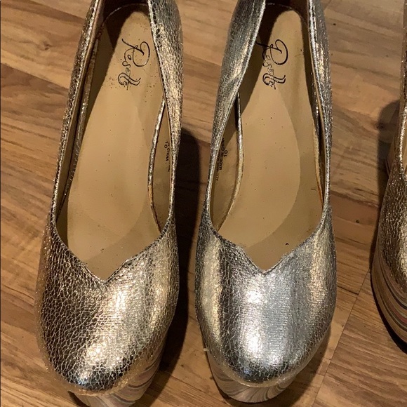 Shoes - Picture 4 of 4